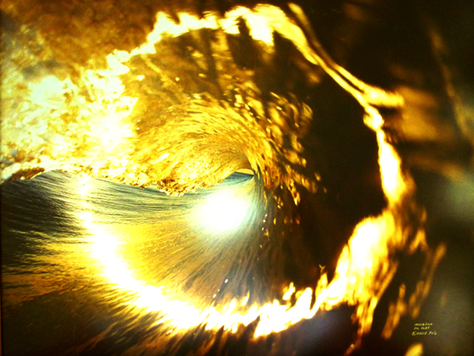 david-puus-golden-wave-of-light