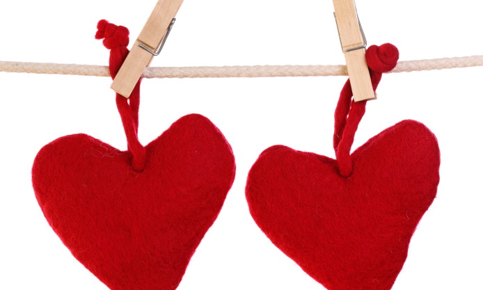 red-heart-love-valentine-2014-clothespins-rope-romance-image-694x417