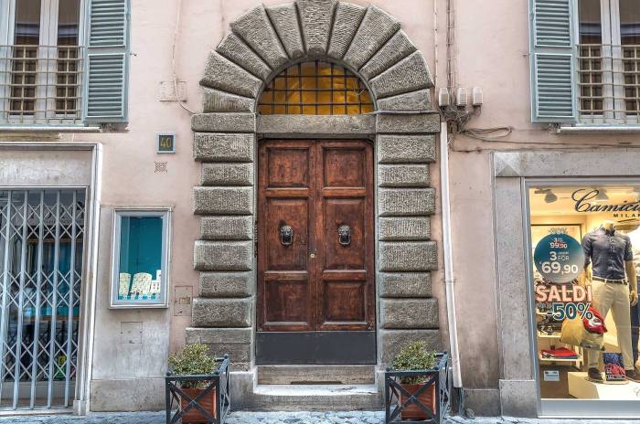 The entrance door to Colonna Suite Del Corso hotel in Rome